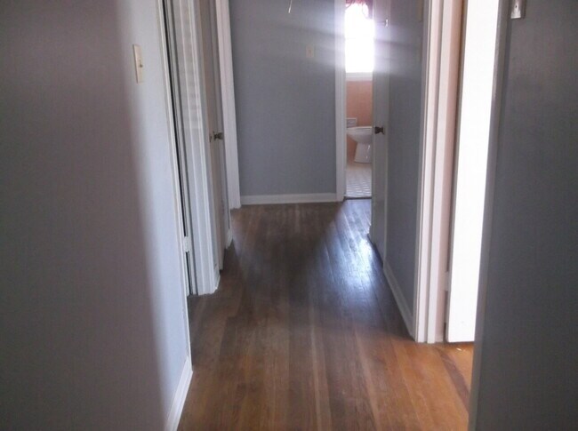 Building Photo - 412 Dreger