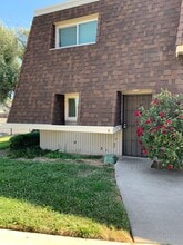 Building Photo - 5612 Hillsdale Blvd