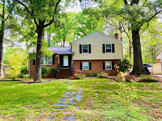 Building Photo - Beautiful and Spacious 4bdrm/2.5bth Tri-Le...
