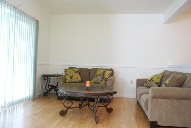 Building Photo - 31 Weller Pl