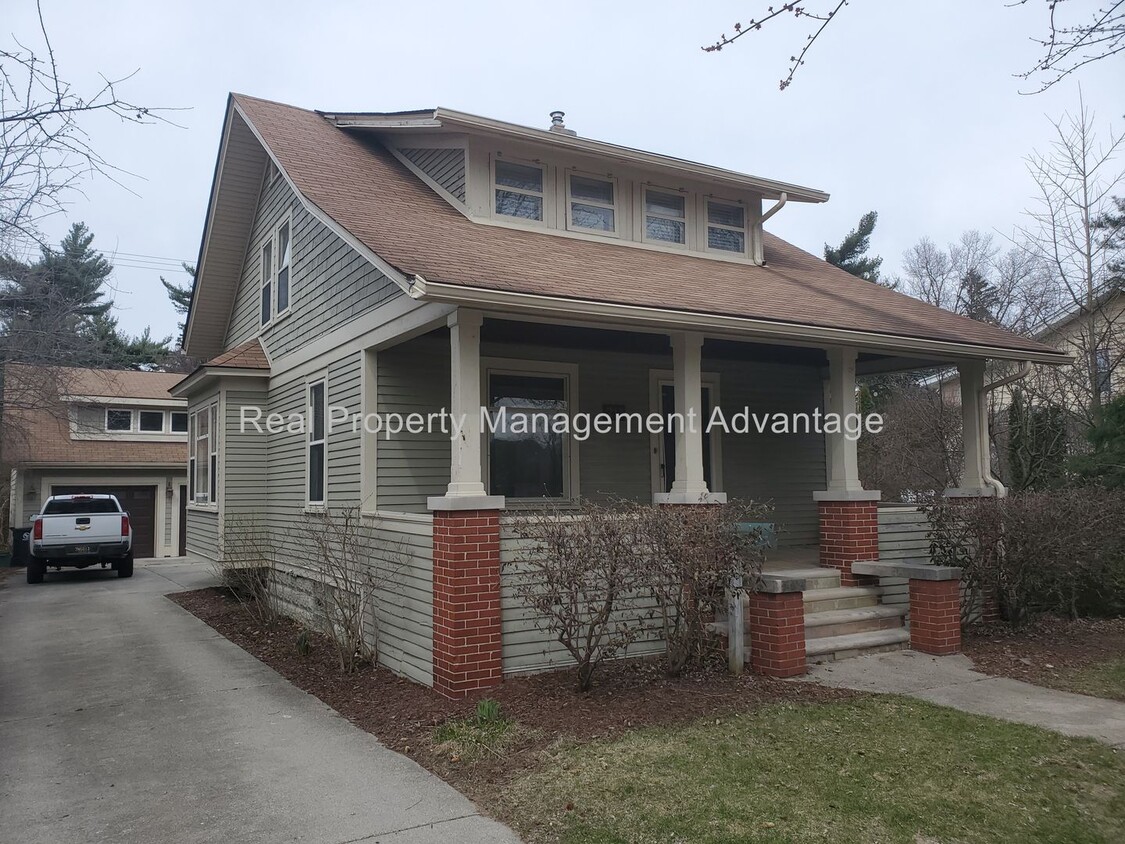 Primary Photo - Craftsman Style, Modern Amenities Steps fr...