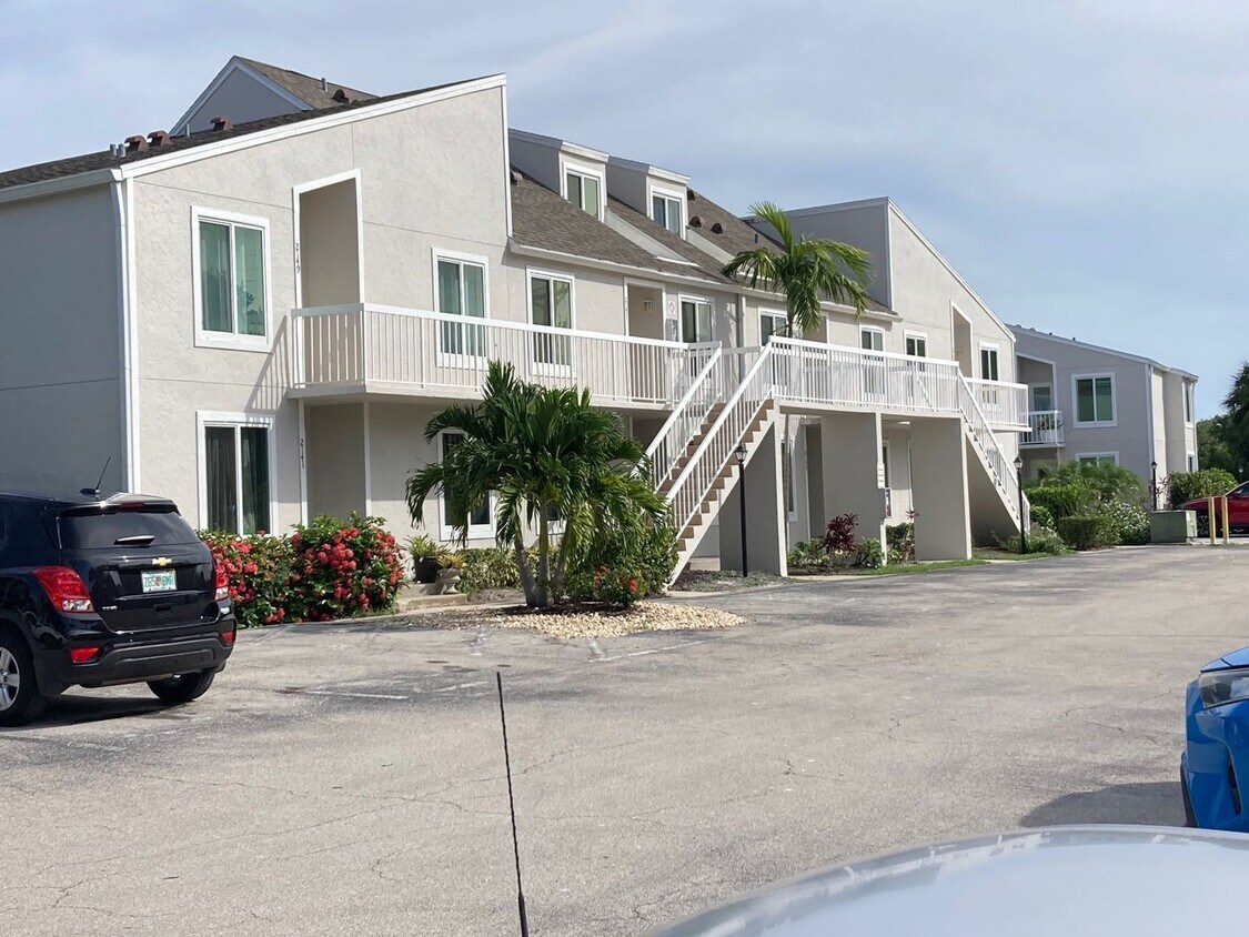 Primary Photo - Furnished 2 Bedroom-2 Bath Condo in Estuar...
