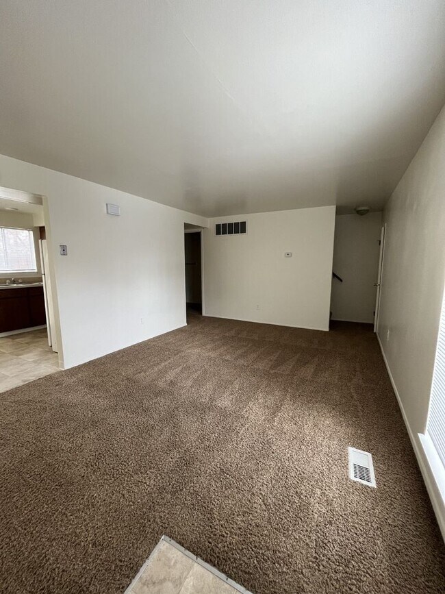 Foto del edificio - 116 W Colby Ln