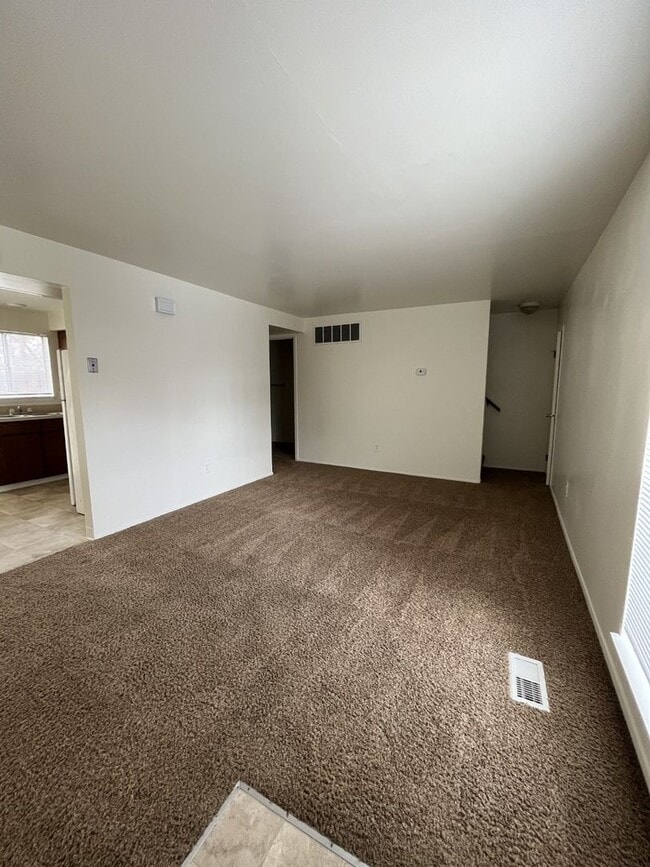 Building Photo - 118 W Colby Ln