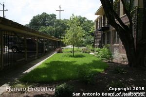 Building Photo - 202 E Rosewood Ave
