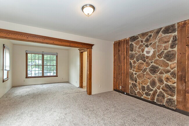 Living Room - 217 Regent St
