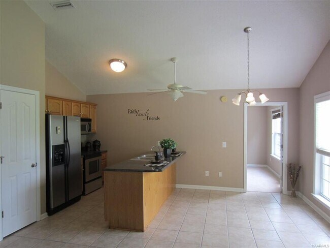 Building Photo - Available June!