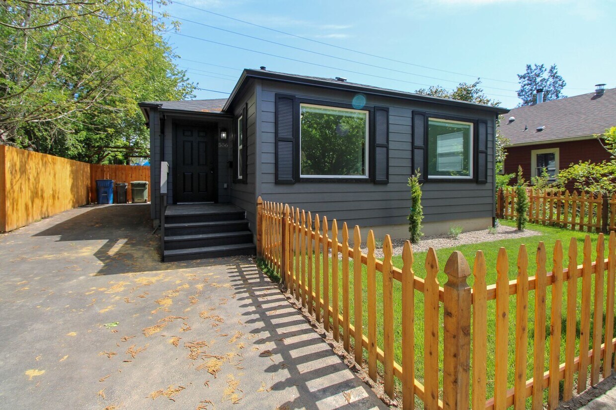 Foto principal - 556 Statesman St NE