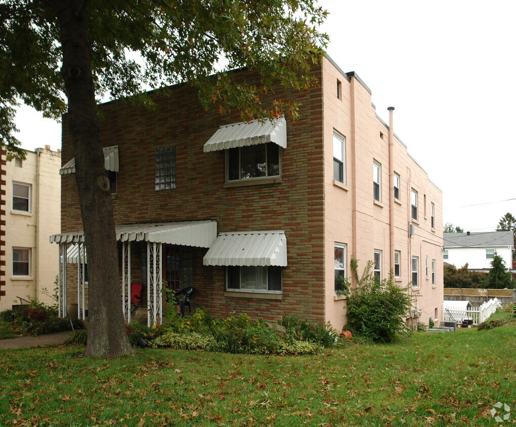 Foto del edificio - 804 Kanawha Blvd W