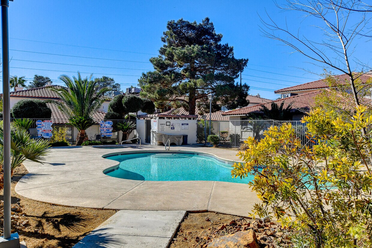 Foto principal - 6729 W Charleston Blvd