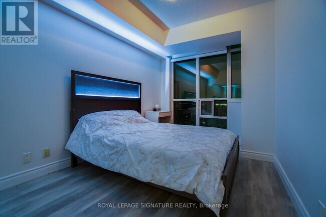 Photo du bâtiment - 90 Absolute Ave