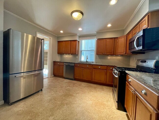 Foto del edificio - Beautiful 4 Bedroom 2 Bathroom Home in South Minneapolis!