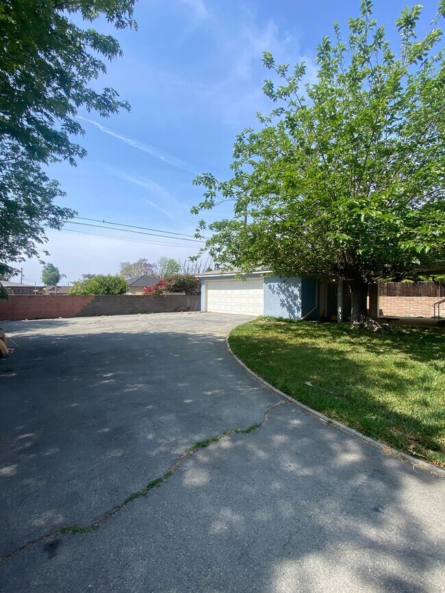 Foto del edificio - 3 Bedroom Single Story Ontario