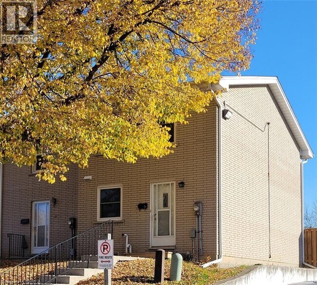 Building Photo - 273 Elgin St