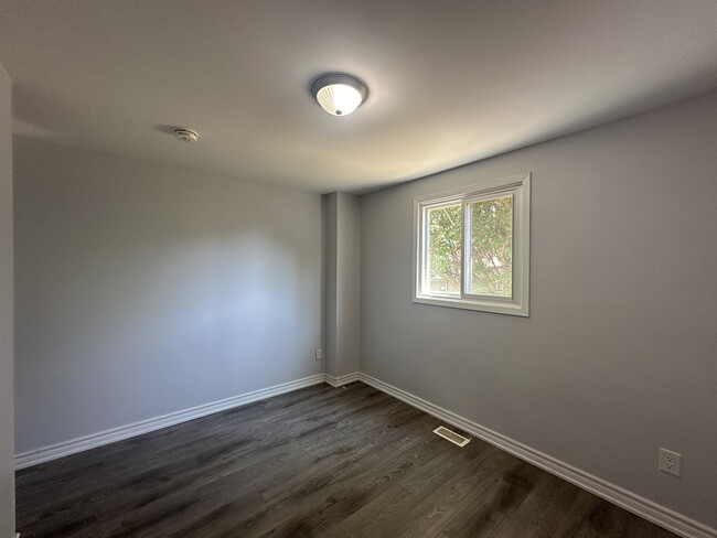 Building Photo - Adelaide Ave W - Lower