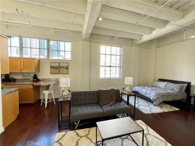 Foto del edificio - 312 W 5th St