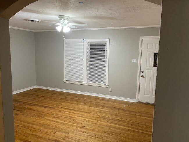 Foto del edificio - 1805 Brook Hollow Dr