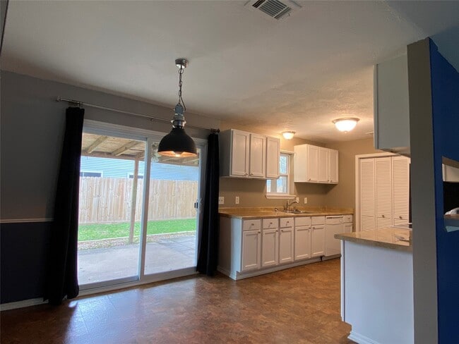 Foto del edificio - 907 Three Forks Dr