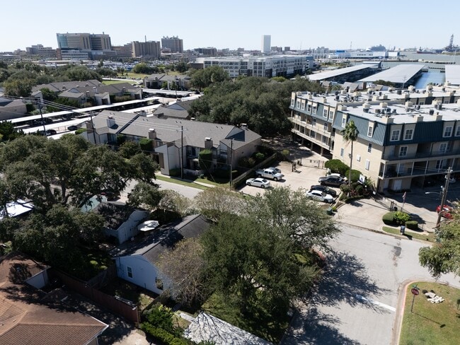 Building Photo - 127 Pompano Ave