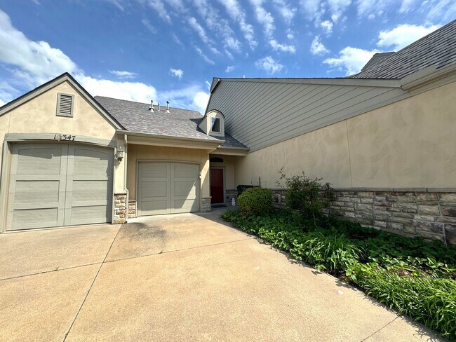 Foto del edificio - Stunning 2 bedroom 2 bathroom townhome in ...