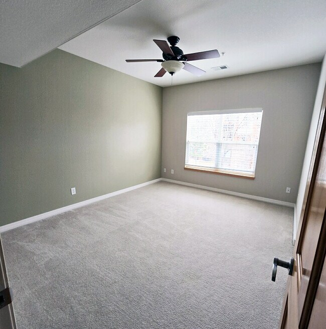 Master Bedroom - 5220 Boardwalk Dr