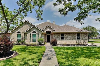 Building Photo - 8227 Sports Haven Dr