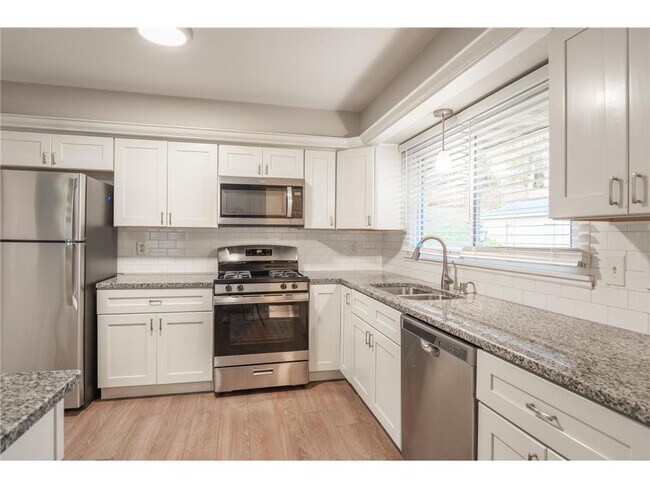 Foto del edificio - 6418 Knoll St