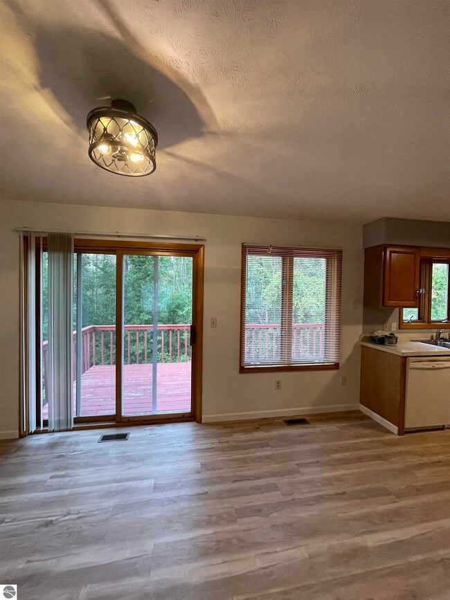 Building Photo - 4227 Summerhill Rd