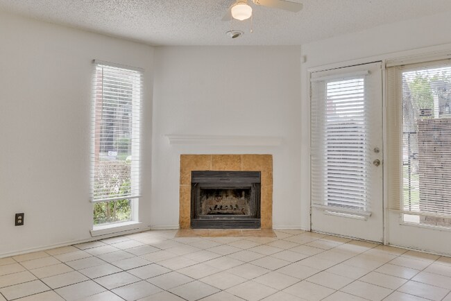 Foto del edificio - 9825 Walnut St