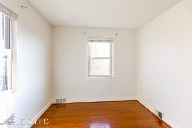 Building Photo - 4 br, 2 bath House - 3937 Ames St NE