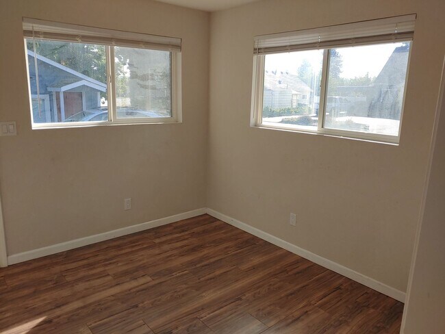 Foto del edificio - Mid-town Home