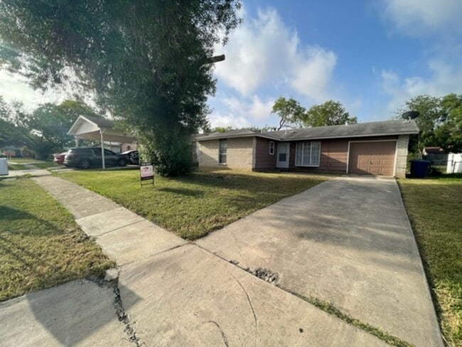Photo - 514 Maddux St House