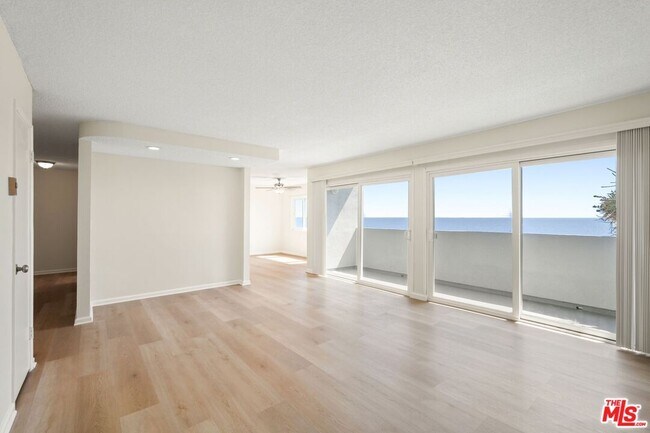 Foto del edificio - 18004 Coastline Dr