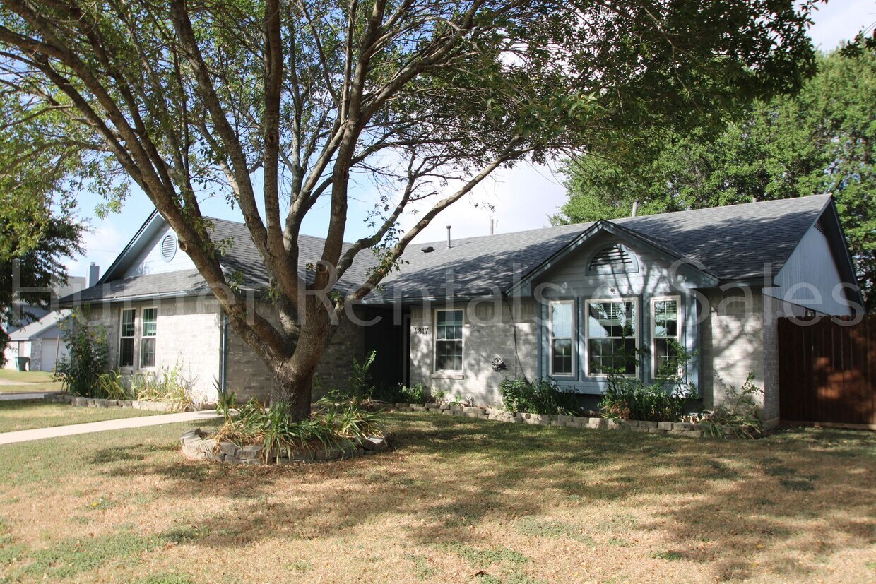 Building Photo - 4817 Castlewood Dr