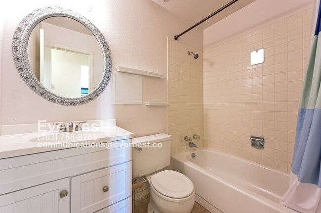 Building Photo - 2528 E Geddes Pl