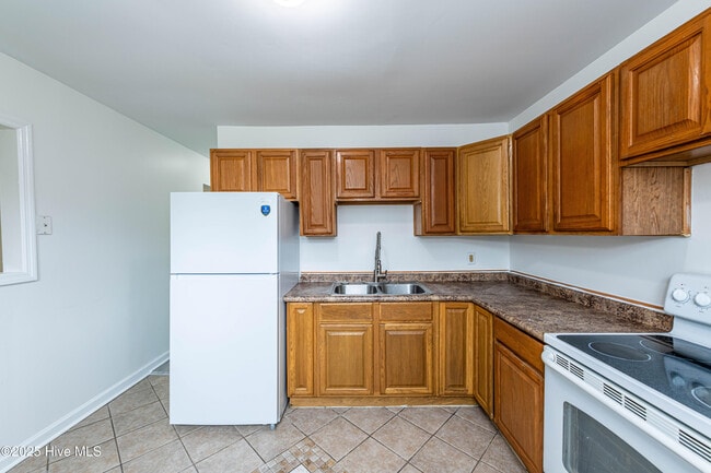 Building Photo - 419 New River Dr