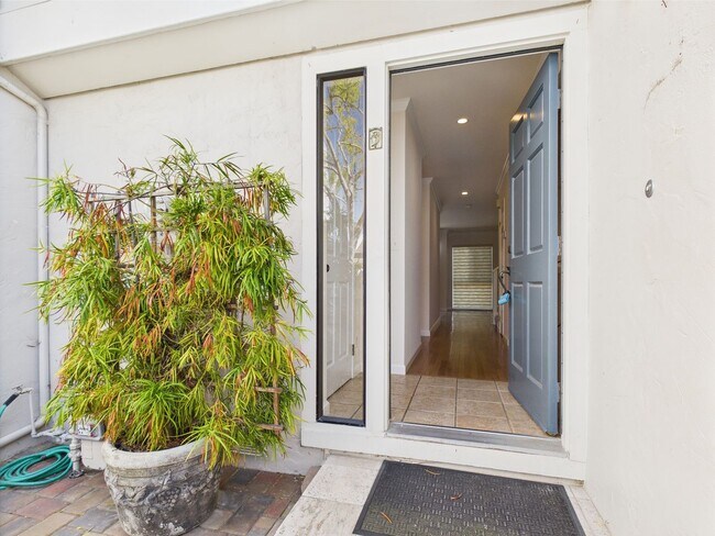 Foto del edificio - Premier Carmel townhome now available for ...