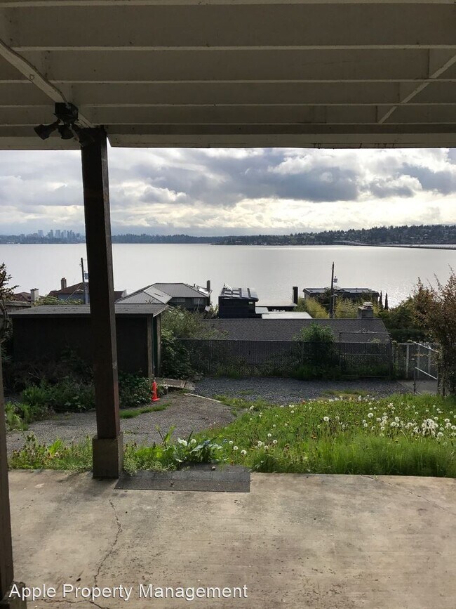 Building Photo - 832 Lake Washington Blvd