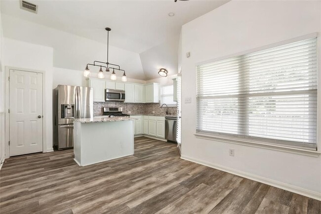 Foto del edificio - 335 Hidden Brook Ln