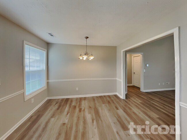 Building Photo - 9021 Macbeth Dr