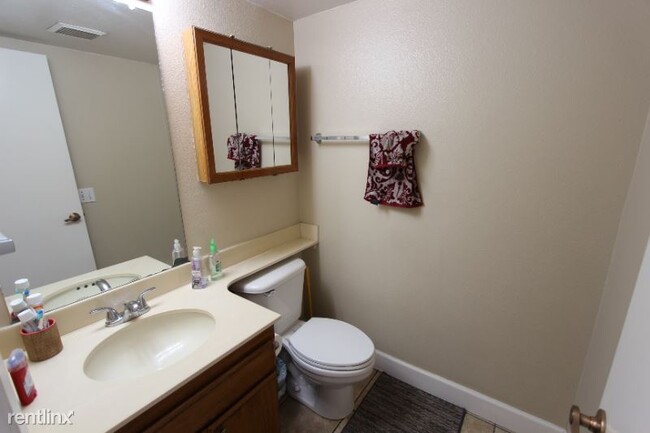 Building Photo - 4 br, 2.5 bath House - 2771 Fieldbrook Way
