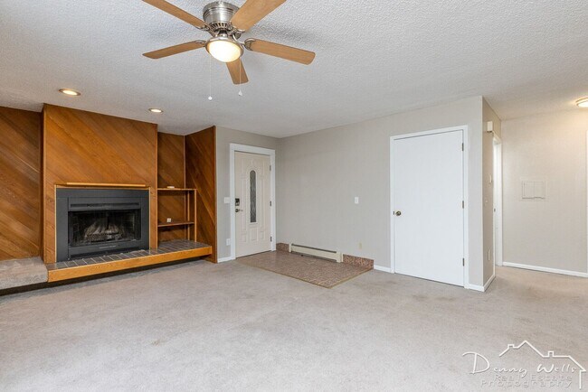 Building Photo - 3811 Iowa Drive