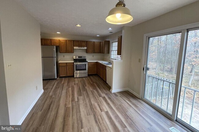 Foto del edificio - 2134 Commissary Cir