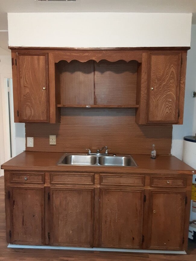 Building Photo - 3530 Pleasant Dr