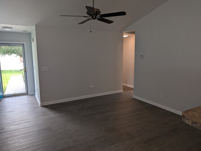 Building Photo - 148 Junco Cir