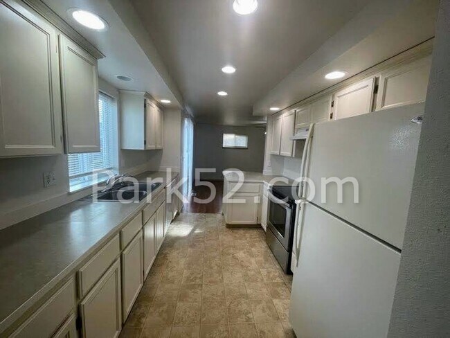 Foto del edificio - 4 Bedroom 2.5 Bathroom Single Family Home in Tacoma!