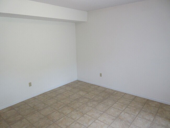 Building Photo - 4901-4903 W. Millbrook Dr.