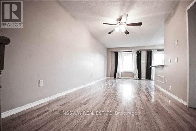 Photo du bâtiment - 5255-5255 Palmetto Pl