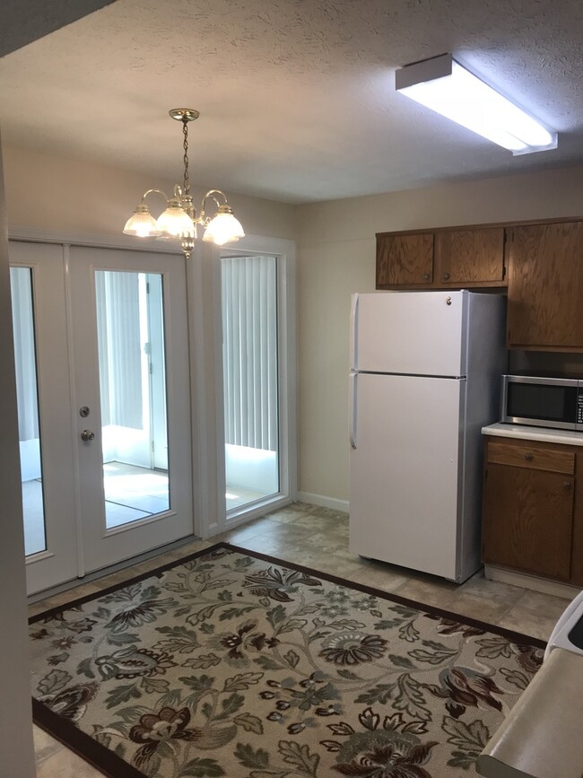 Building Photo - Adorable 2 Bedroom Home near Southern Parkway