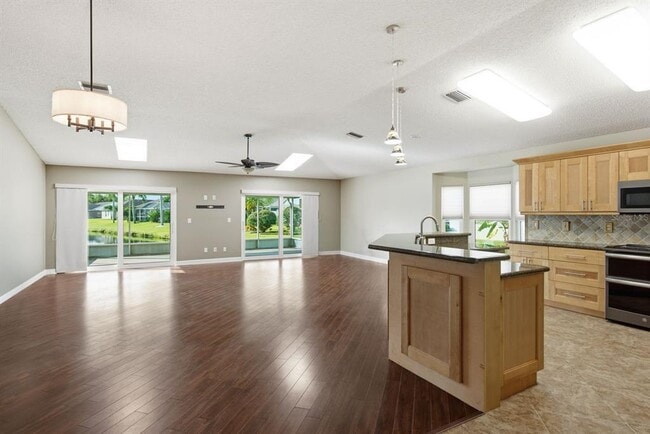 Building Photo - 349 Fountainview Cir